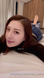 妈妈在沙发上睡着了儿子慢慢过来摸妈妈以为是老公结果发现是儿子